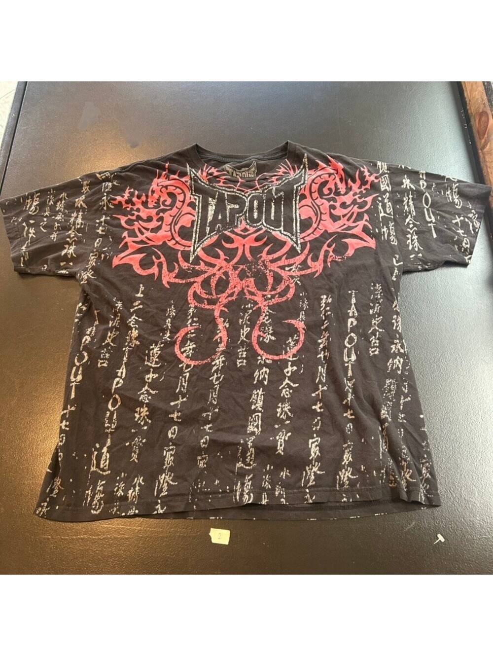 Vintage y2k AOP Tapout Signature Series black graphic T-shirt